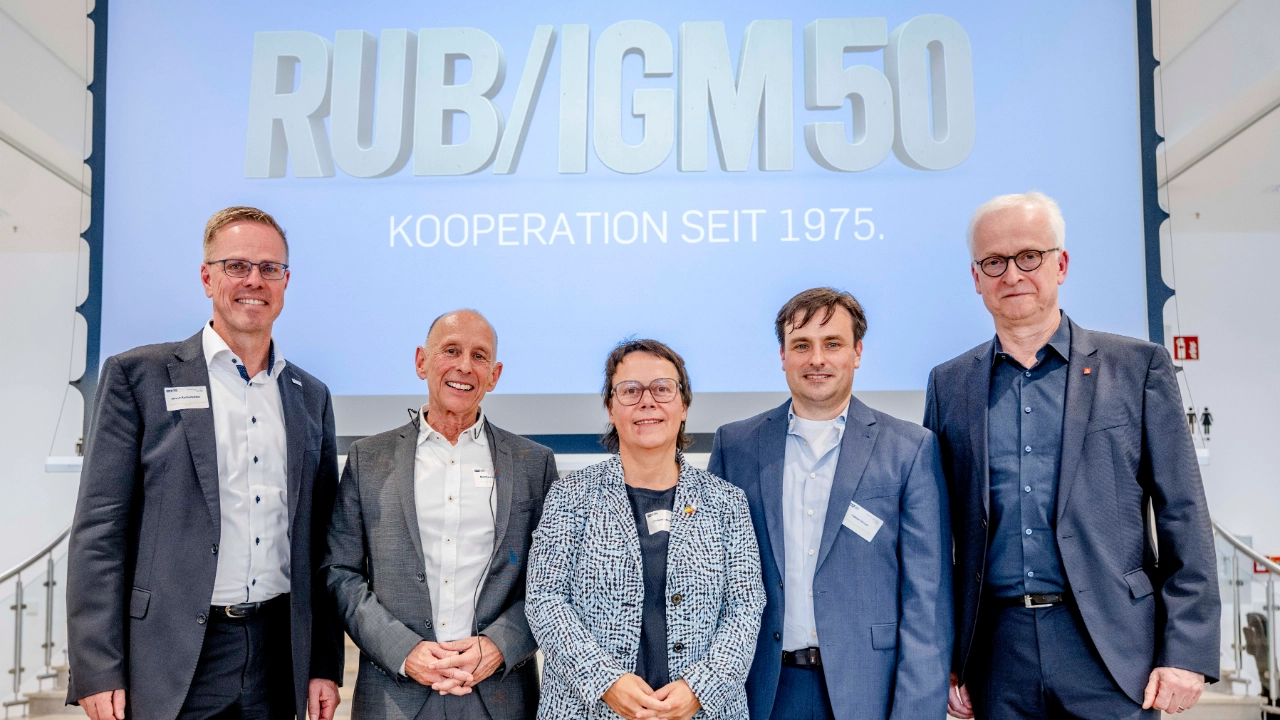 Die Bilder dürfen nur im Kontext der Ruhr-Universität Bochum (RUB) unter Angabe des Copyrights © RUB, Marquard verwendet werden, zum Beispiel für Webseiten der RUB sowie für Texte oder Webseiten, die sich speziell mit Ereignissen an der RUB oder Leistungen von RUB-Mitgliedern beschäftigen. Die Bilder dürfen nicht in Kontexten verwendet werden, in denen die RUB nur stellvertretend für Hochschulen im Allgemeinen steht.