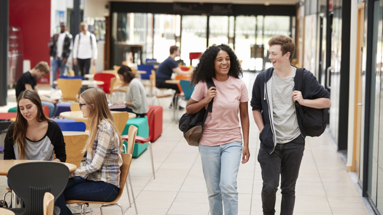 Schüler in Cafeteria
