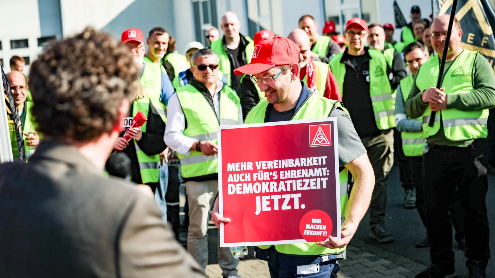 Warnstreik zur Tarifrunde Textil und Bekleidung West 2025 in Geldern