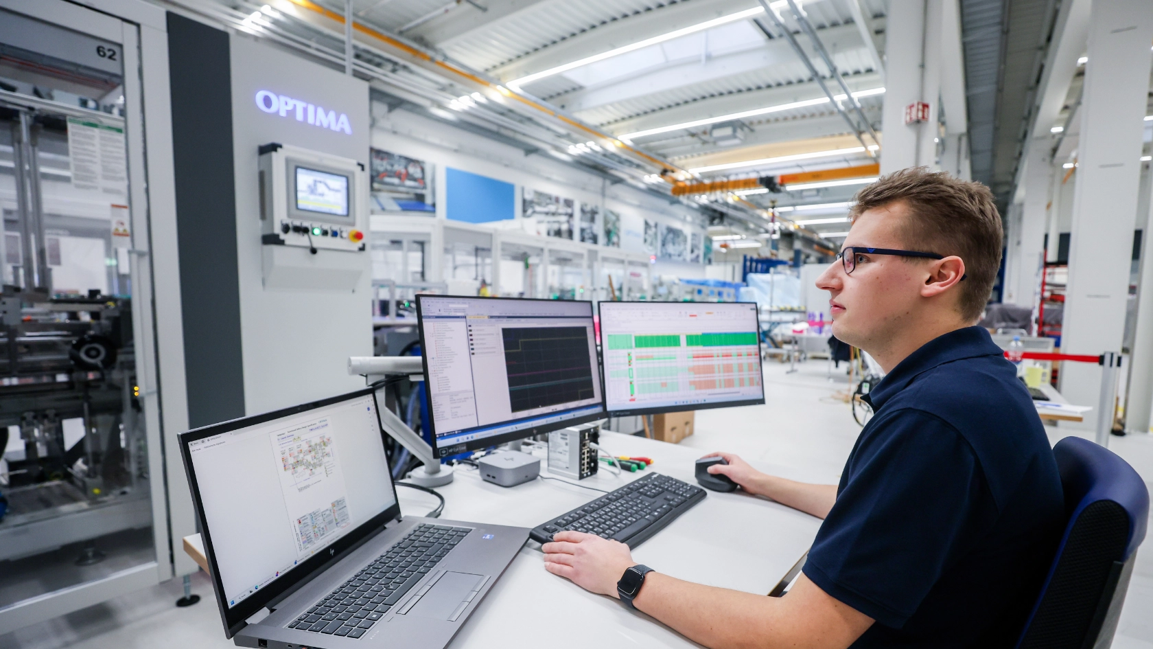 28.11.2025, Schwäbisch Hall: Optima Mitarbeiter Dennis Schmeiss. Foto: IGM/Christoph Schmidt 