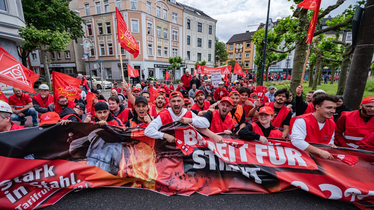 Tarifrunde Eisen und Stahl 2022: Warnstreik bei Thyssenkrupp Steel Dortmund