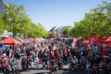 Vielfältiges 1.-Mai‑Fest begeistert auf dem Siegburger Marktplatz